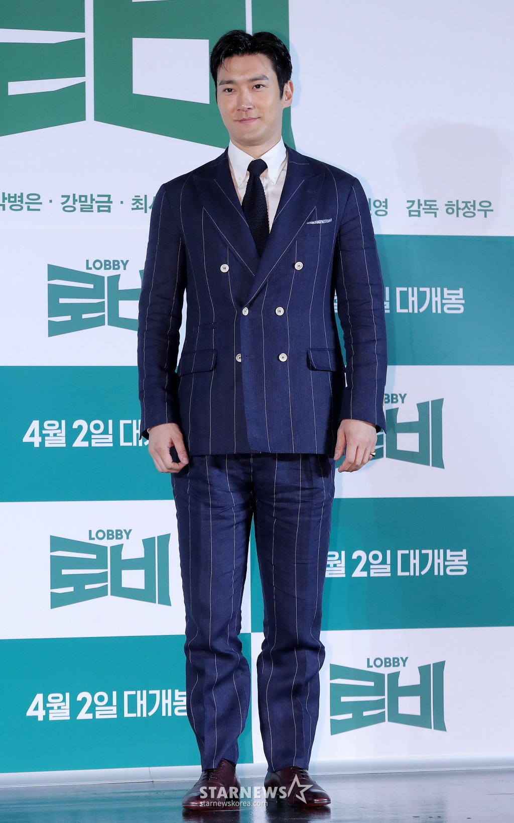 배우 최시원이 4일 오전 서울 광진구 롯데시네마 건대입구에서 진행된 영화 '로비' 제작보고회에 참석해 포즈를 취하고 있다. '로비'는 연구밖에 모르던 스타트업 대표 창욱(하정우 분)이 4조 원의 국책사업을 따내기 위해 인생 첫 로비 골프를 시작하는 이야기. 내달 2일 개봉. 2025.03.04 /사진=김창현 chmt@