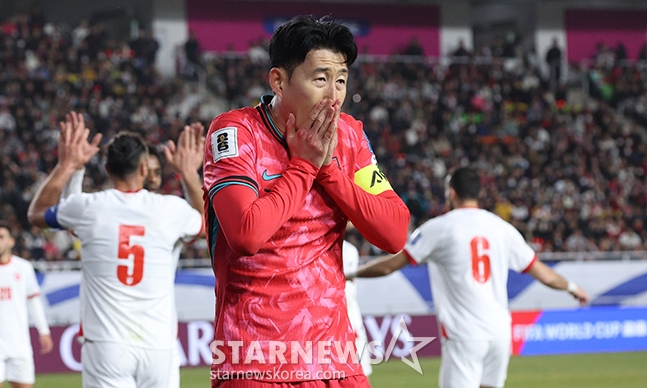 손흥민이 아쉬워하고 있다. /사진=김진경 대기자