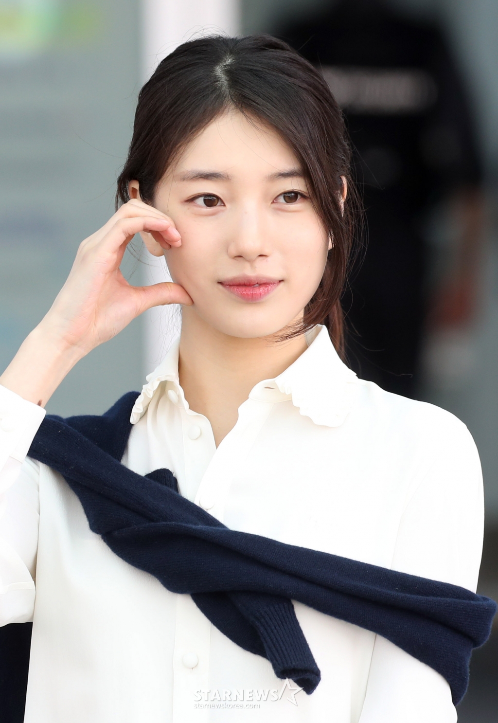 배우 수지가 명품 브랜드 행사 차 26일 오전 인천국제공항을 통해 출국하고 있다. 2025.03.26 /사진=임성균 tjdrbs23@