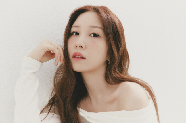 29일 SSG전에 시구자로 나서는 가수 권진아. /사진=키움 히어로즈 제공