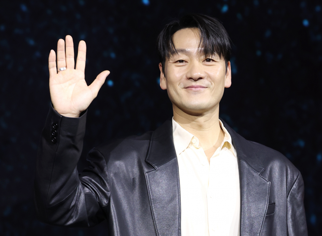 (서울=뉴스1) 권현진 기자 = 배우 박해수가 31일 서울 종로구 JW메리어트 동대문 스퀘어 서울에서 열린 넷플릭스 시리즈 '악연' 제작발표회에 참석해 포즈를 취하고 있다. '악연'은 벗어나고 싶어도 빠져나올 수 없는 악연으로 얽히고설킨 6인의 이야기를 그린 범죄 스릴러이다. 2025.3.31/뉴스1 Copyright © 뉴스1. All rights reserved. 무단 전재 및 재배포, AI학습 이용 금지. /사진=(서울=뉴스1) 권현진 기자
