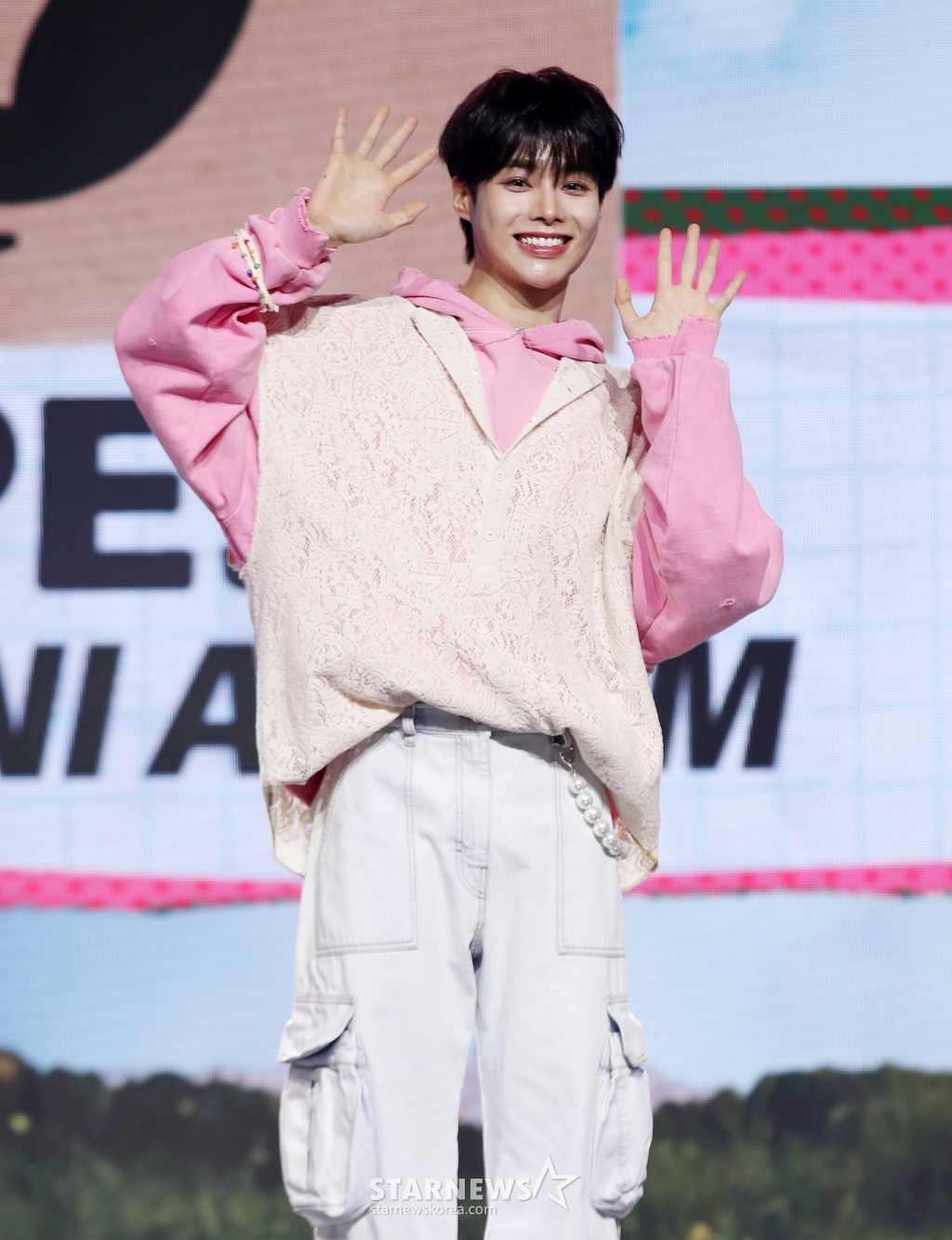 그룹 템페스트 한빈이 31일 오후 서울 용산구 블루스퀘어에서 열린 여섯번 째 미니앨범 'RE: Full of Youth' 발매 기념 쇼케이스에서 포즈를 취하고 있다. /2025.03.31 /사진=김휘선 hwijpg@