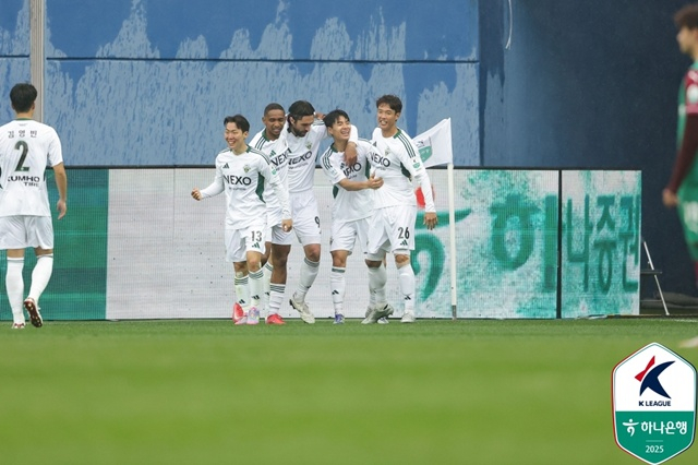 전진우의 골 세리머니. /사진=한국프로축구연맹 제공