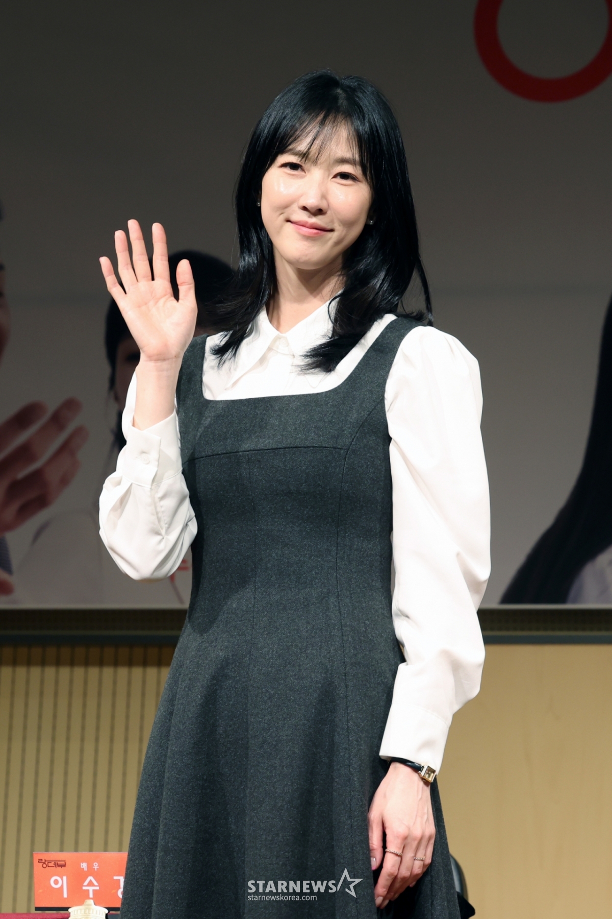 [서울=뉴시스] 박진희 기자 = 연극 '랑데부' 배우 이수경이  1일 서울 서초구 예술의전당 음악당 인춘아트홀에서 기자간담회를 하고 있다. 2025.04.01. pak7130@newsis.com /사진=박진희