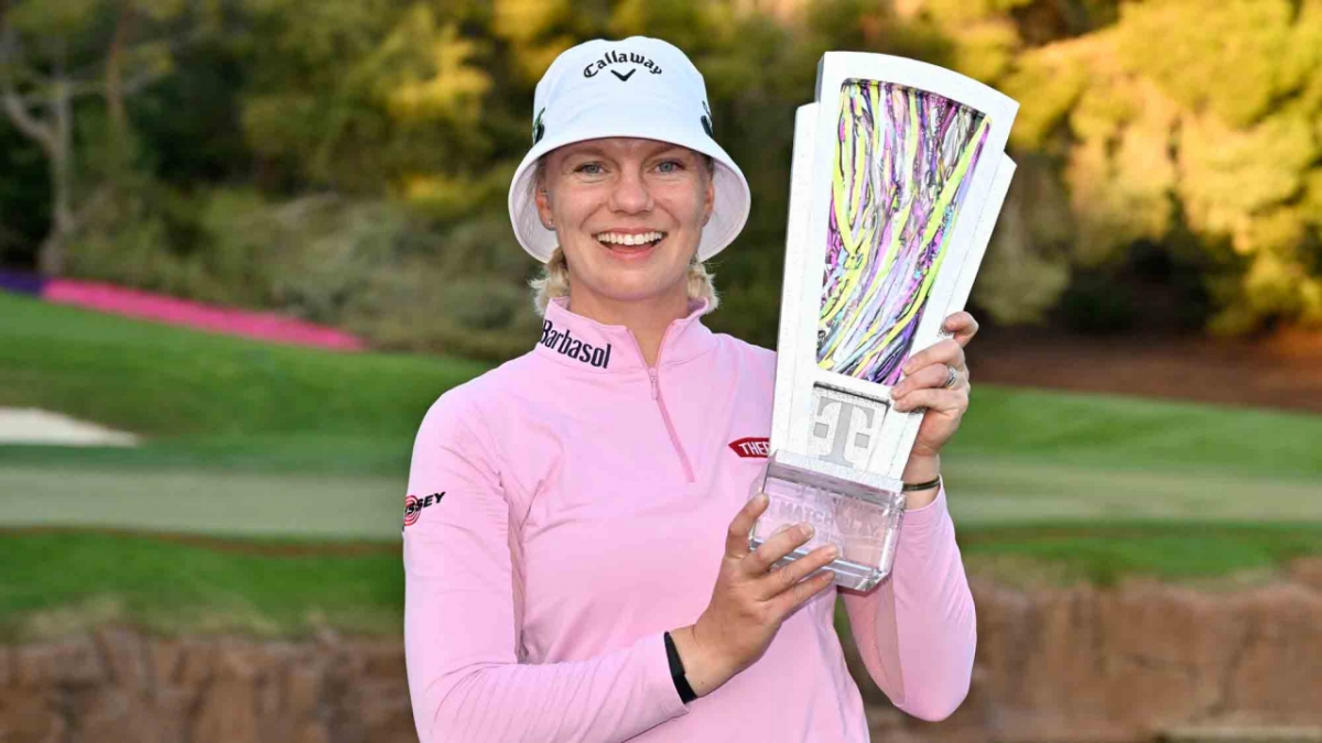마들렌 삭스트롬이 우승컵을 들며 미소짓고 있다. /사진=LPGA 공식 홈페이지