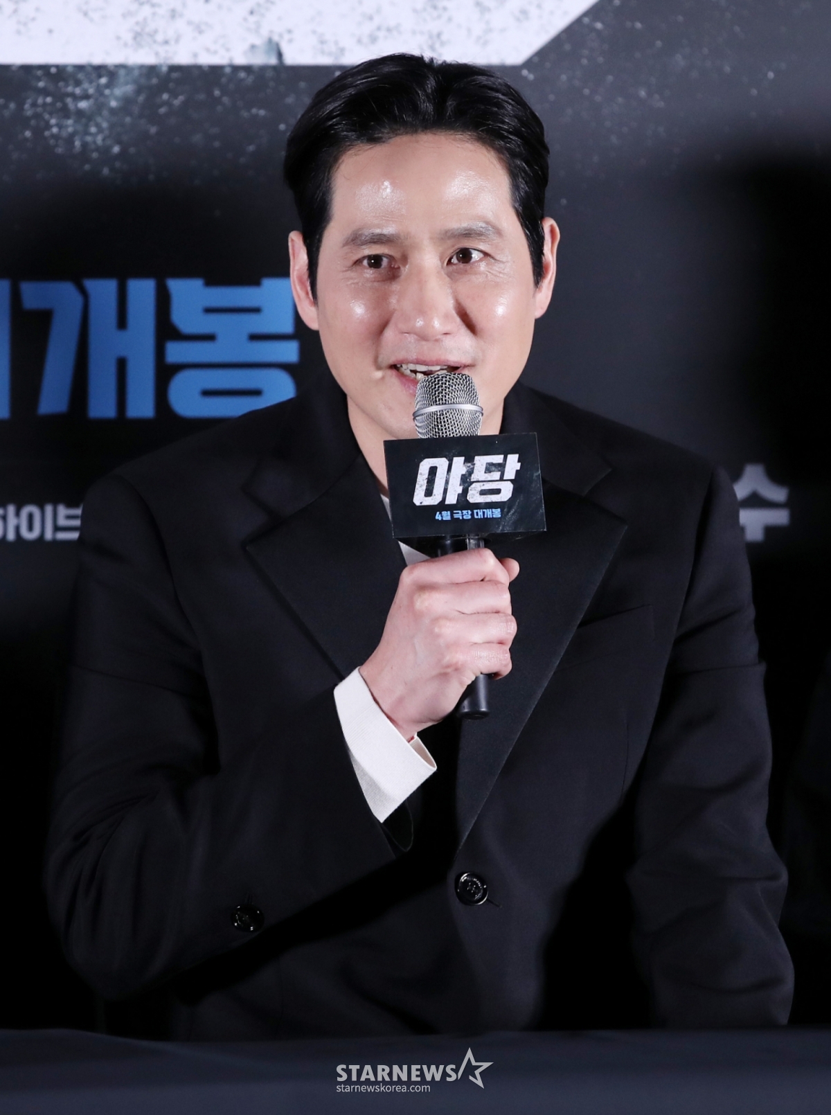 배우 박해준이 7일 오후 서울 강남구 메가박스 코엑스에서 열린 영화 '야당(감독 황병국)' 언론시사회 및 기자간담회에 참석해 인사말을 하고 있다. /2025.04.07 /사진=김휘선 hwijpg@