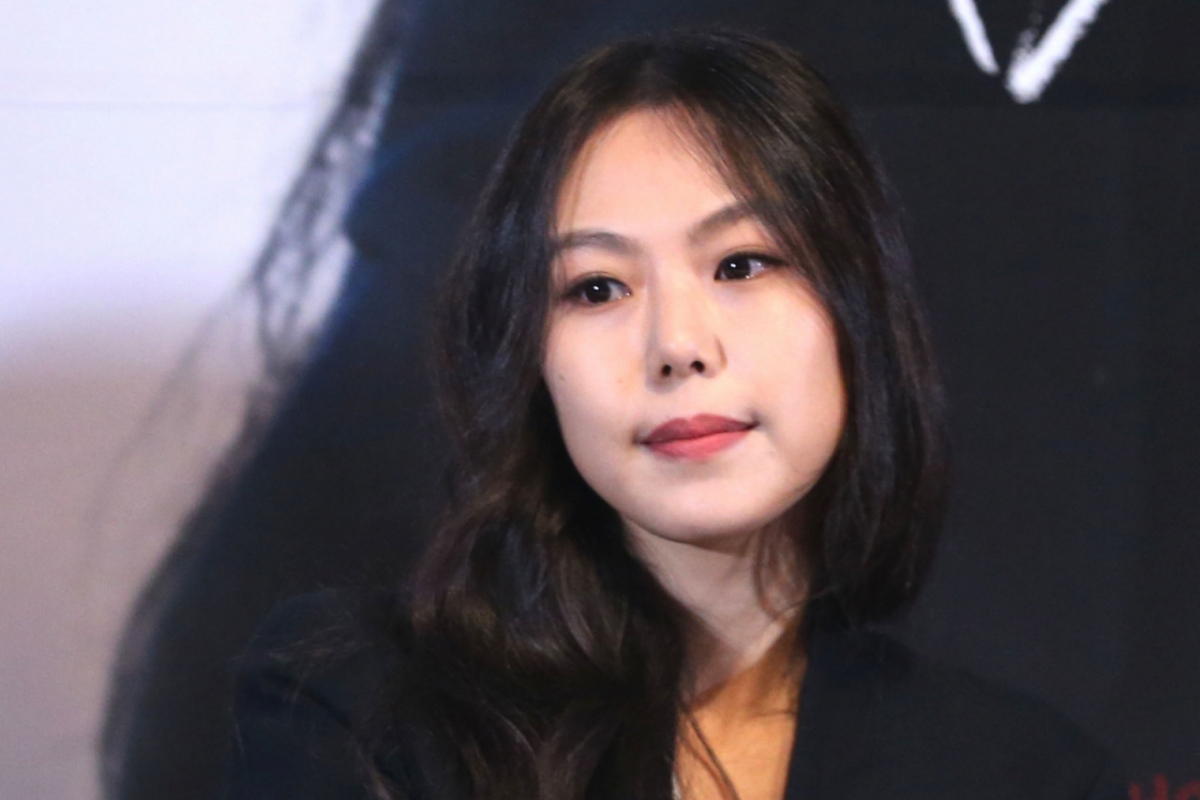 $ 배우 김민희가 13일 오후 서울 광진구 자양동 롯데시네마 건대입구에서 열린 영화 '밤의 해변에서 혼자' 언론시사회 기자간담회에 임하고 있다. /사진=이기범 기자 leekb@