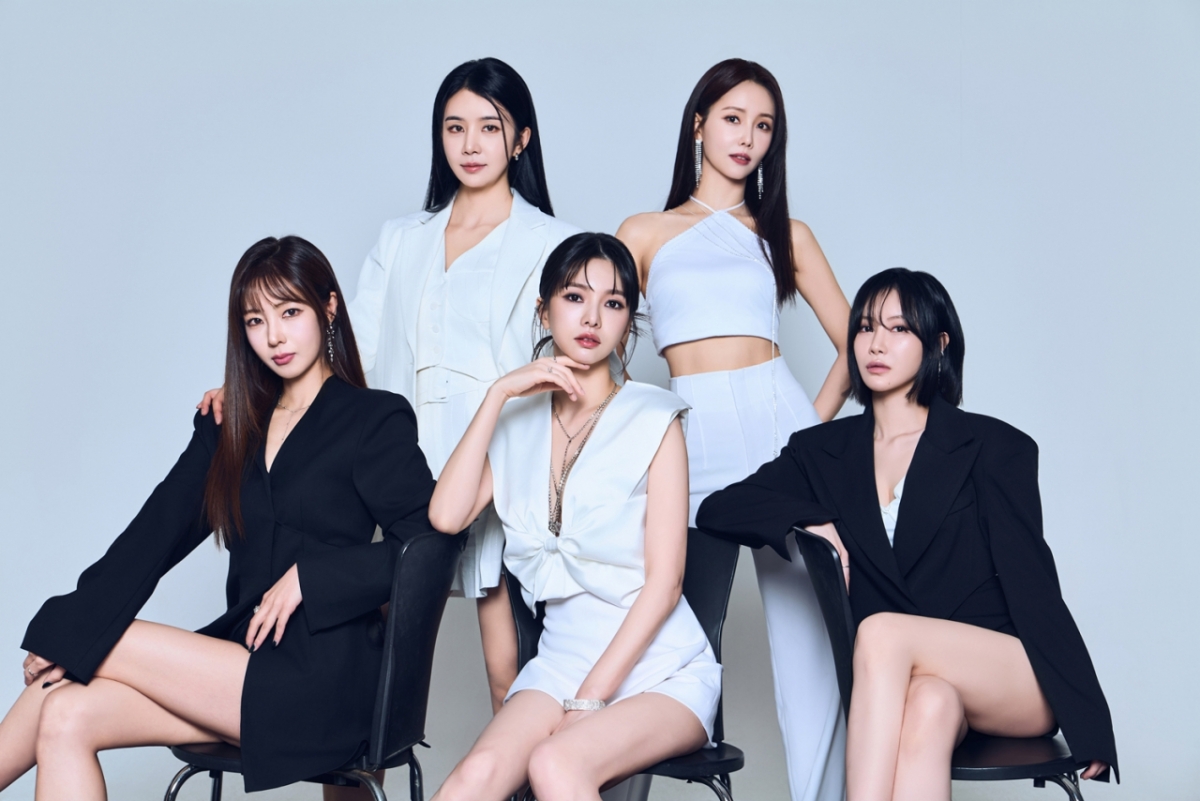 피에스타 혜미 차오루 재이 린지 예지(왼쪽부터)