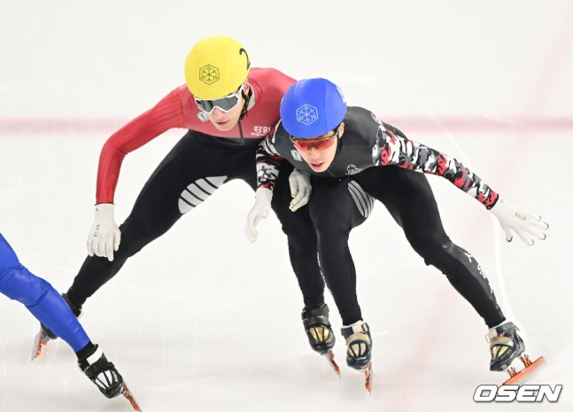박지원(오른쪽)이 9일 쇼트트랙 국가대표 1차 선발전 1000m 준준결선에서 황대헌과 충돌하고 있다.