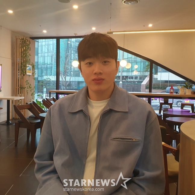 우리카드 김지한이 지난 5일 서울 장충체육관에서 열린 팬미팅에서 스타뉴스와 인터뷰에 응하고 있다. /사진=김동윤 기자