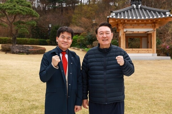 전한길(왼쪽), 윤석열 전 대통령/사진=전한길뉴스