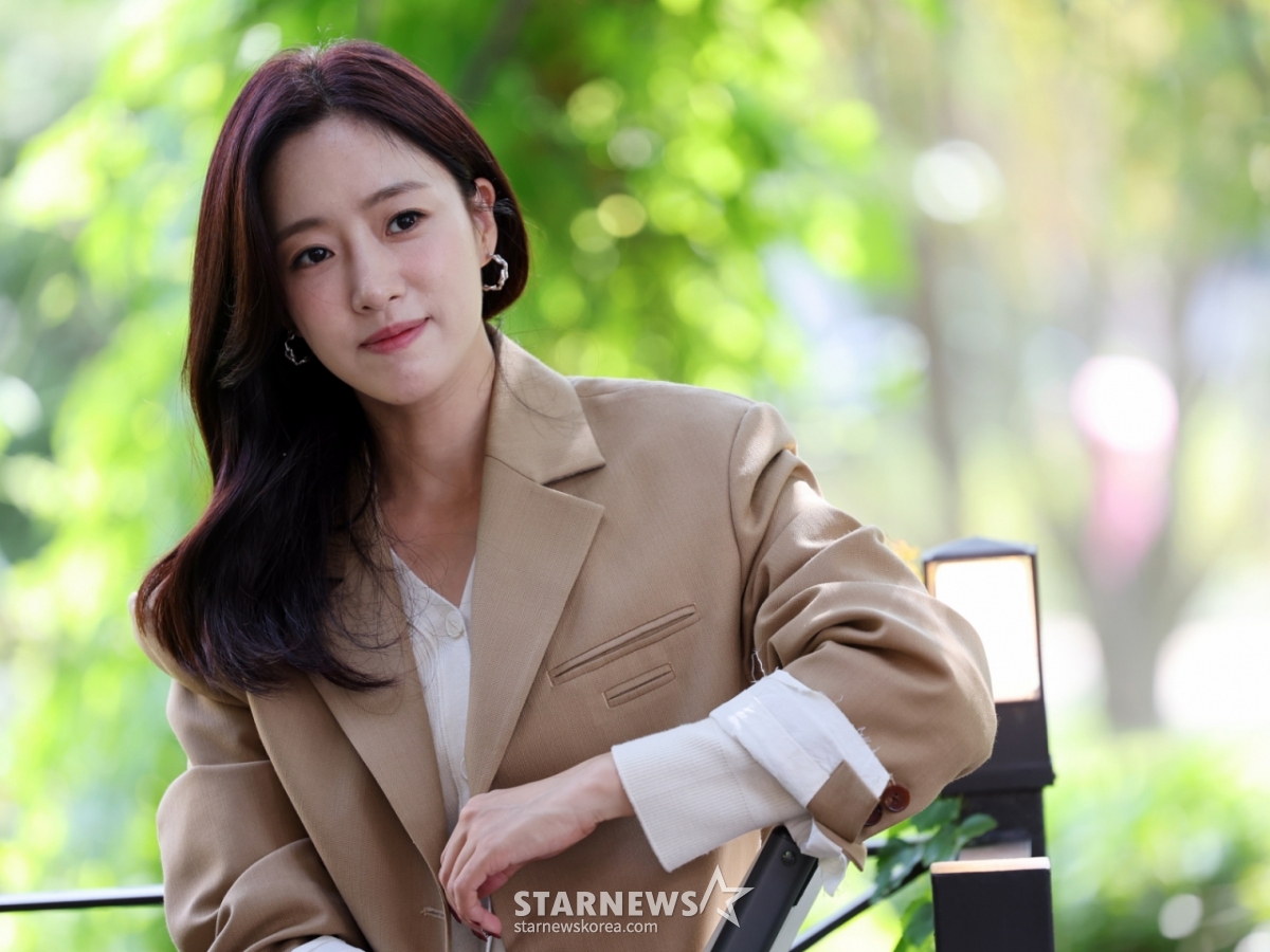 (서울=뉴스1) 황기선 기자 = 그룹 티아라 출신 배우 함은정이 서울 마포구의 한 카페에서 인터뷰 전 포즈를 취하고 있다. 2024.10.5/뉴스1 Copyright © 뉴스1. All rights reserved. 무단 전재 및 재배포, AI학습 이용 금지. /사진=(서울=뉴스1) 황기선 기자