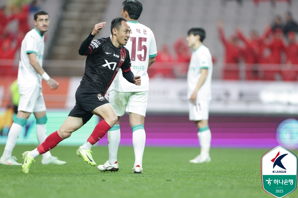 동점골을 넣고 기뻐하는 문선민. /사진=한국프로축구연맹 제공