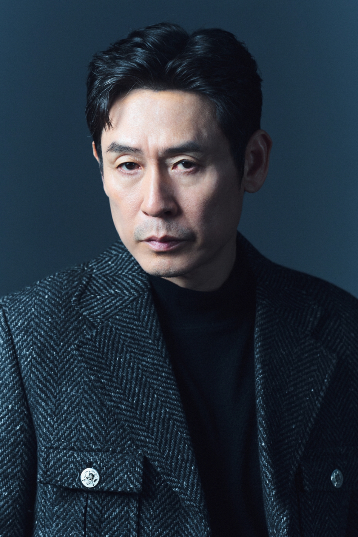 디즈니플러스 오리지널 시리즈 '하이퍼나이프'의 배우 설경구가 14일 진행된 라운드 인터뷰를 위해 포즈를 취하고 있다. '하이퍼나이프'는 과거 촉망받는 천재 의사였던 '세옥'이 자신을 나락으로 떨어뜨린 스승 '덕희'와 재회하며 펼치는 치열한 대립을 그린 메디컬 스릴러다. /사진제공=월트디즈니컴퍼니 코리아 2025.04.14 /사진=이동훈 photoguy@