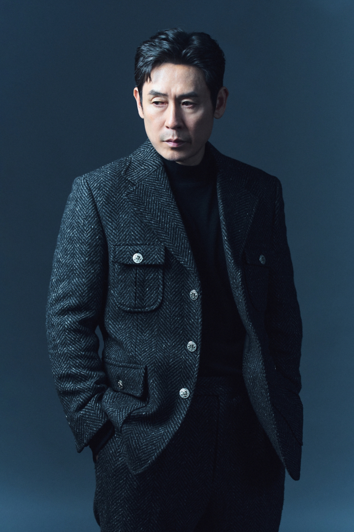 디즈니플러스 오리지널 시리즈 '하이퍼나이프'의 배우 설경구가 14일 진행된 라운드 인터뷰를 위해 포즈를 취하고 있다. '하이퍼나이프'는 과거 촉망받는 천재 의사였던 '세옥'이 자신을 나락으로 떨어뜨린 스승 '덕희'와 재회하며 펼치는 치열한 대립을 그린 메디컬 스릴러다. /사진제공=월트디즈니컴퍼니 코리아 2025.04.14 /사진=이동훈 photoguy@