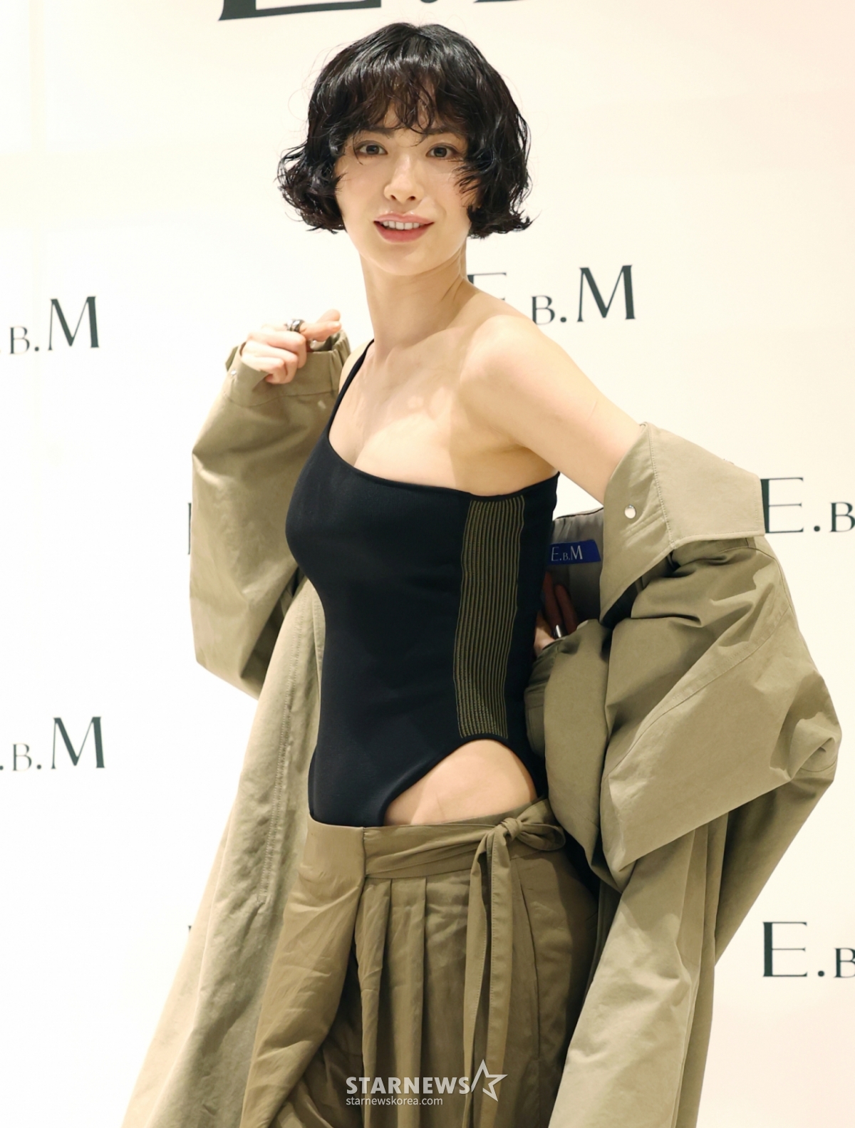 (서울=뉴스1) 권현진 기자 = 배우 나나가 18일 오후 서울 송파구 롯데백화점 잠실점에서 열린 이비엠(E.B.M) 매장 오픈 1주년 기념 행사에 참석해 포즈를 취하고 있다. 2025.4.18/뉴스1 Copyright © 뉴스1. All rights reserved. 무단 전재 및 재배포, AI학습 이용 금지. /사진=(서울=뉴스1) 권현진 기자