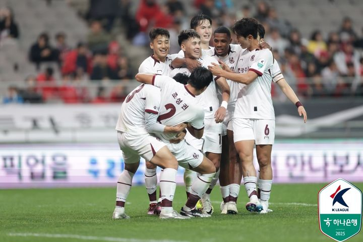 기뻐하는 광주FC 선수들. /사진=한국프로축구연맹 제공