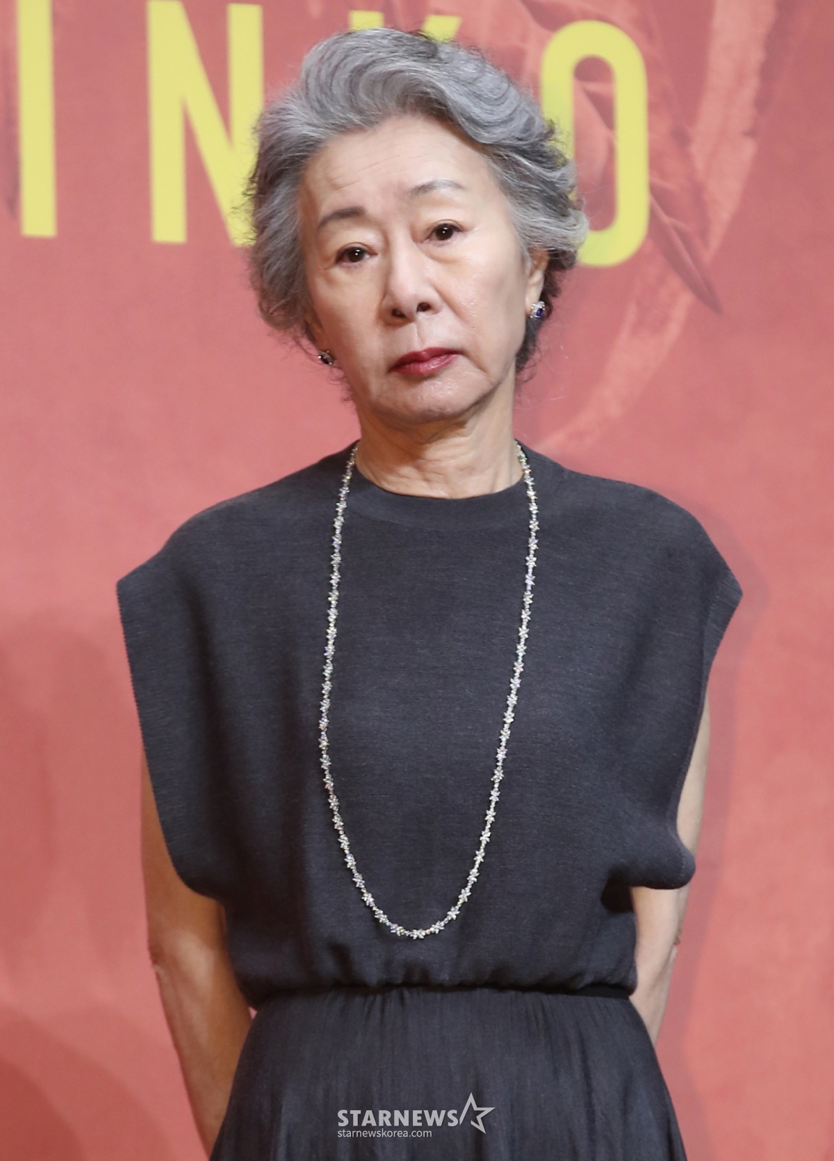 (서울=뉴스1) 권현진 기자 = 배우 윤여정이 23일 서울 강남구 그랜드 인터컨티넨탈 서울 파르나스에서 열린 Apple TV+ '파친코' 시즌 2 프레스 컨퍼런스에서 포즈를 취하고 있다. ‘파친코’는 금지된 사랑에서 시작되는 이야기로 한국과 일본, 미국을 오가며 전쟁과 평화, 사랑과 이별, 승리와 심판에 대한 잊을 수 없는 연대기를 그리는 작품이다. 2024.8.23/뉴스1 Copyright © 뉴스1. All rights reserved. 무단 전재 및 재배포, AI학습 이용 금지. /사진=(서울=뉴스1) 권현진 기자