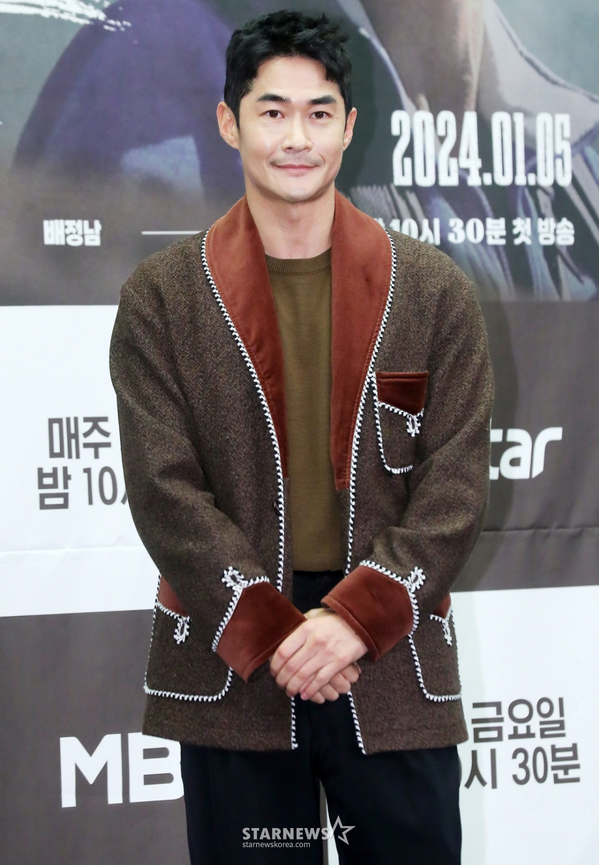 배우 배정남이 3일 오전 서울 마포구 상암동 스탠포드 서울에서 진행된 MBN 예능프로그램 '더 와일드'(THE WILD) 제작발표회에 참석해 포즈를 취하고 있다.  '더 와일드'는 추성훈-진구-배정남, 세 명의 '와일더'들이 캐나다 국립공원의 경이로운 자연과 야생 속에서 다양한 액티비티를 직접 계획하여 탐험하는 '본격 DIY 어드벤처 리얼리티'다. 오는 5일 첫 방송. 2023.01.03 /사진=김창현