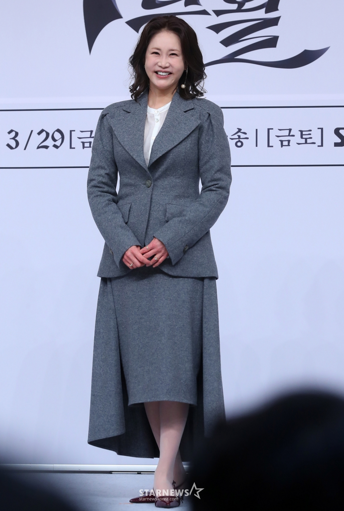 배우 신은경이 27일 오후 서울 양천구 목동 SBS 사옥에서 진행된 금토드라마 '7인의 부활' 제작발표회에 참석해 포즈를 취하고 있다. '7인의 부활'은 지난해 11월 종영한 '7인의 탈출'이 리셋된 복수의 판, 다시 태어난 7인의 처절하고도 강렬한 공조를 그린 작품이다. 오는 29일 첫 방송. 2024.03.27 /사진=김창현