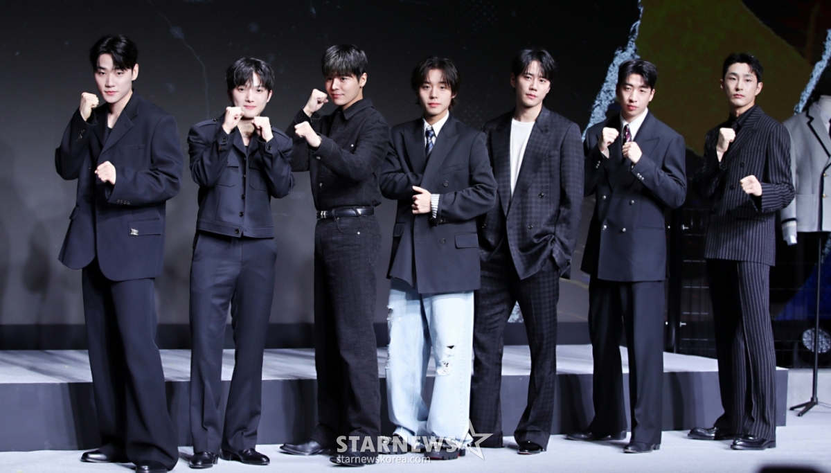 배우 이민재, 최민영, 려운, 박지훈, 이준영, 유수빈, 배나라가 21일 오전 서울 마포구 호텔 나루에서 열린 넷플릭스 시리즈 '약한영웅 Class 2' 제작발표회에서 포즈를 취하고 있다. /2025.04.21 /사진=김휘선 hwijpg@