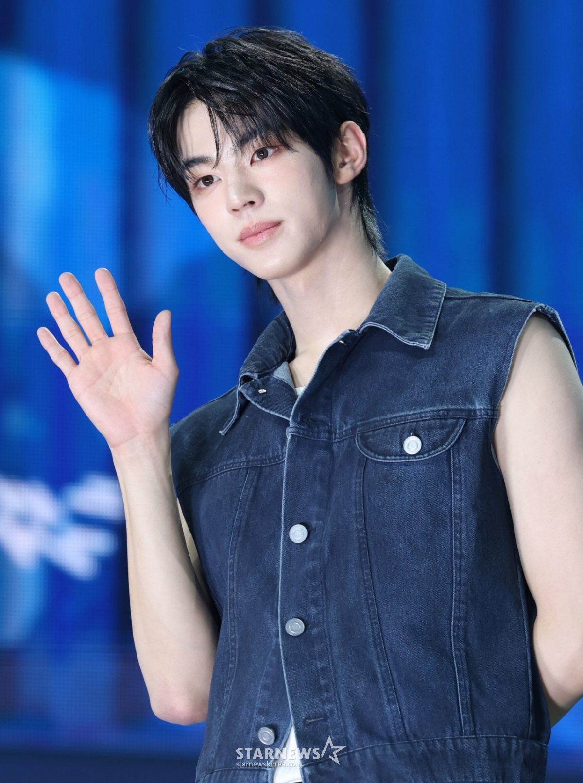 (서울=뉴스1) 권현진 기자 = 그룹 투어스(TWS)의 도훈이 21일 오후 서울 용산구 한남동 블루스퀘어에서 가진 세 번째 미니앨범 'TRY WITH US' 발매 기념 쇼케이스에 참석해 포즈를 취하고 있다. 2025.4.21/뉴스1 Copyright © 뉴스1. All rights reserved. 무단 전재 및 재배포, AI학습 이용 금지. /사진=(서울=뉴스1) 권현진 기자