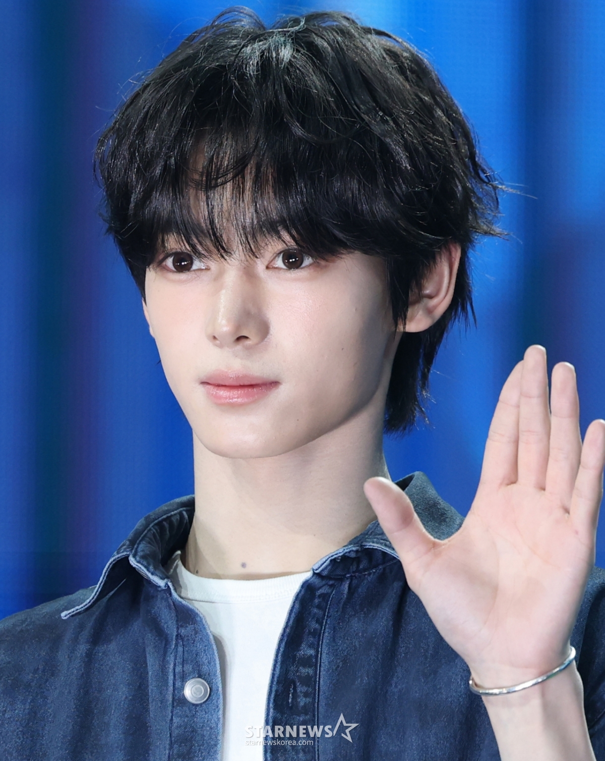 (서울=뉴스1) 권현진 기자 = 그룹 투어스(TWS)의 한진이 21일 오후 서울 용산구 한남동 블루스퀘어에서 가진 세 번째 미니앨범 'TRY WITH US' 발매 기념 쇼케이스에 참석해 포즈를 취하고 있다. 2025.4.21/뉴스1 Copyright © 뉴스1. All rights reserved. 무단 전재 및 재배포, AI학습 이용 금지. /사진=(서울=뉴스1) 권현진 기자