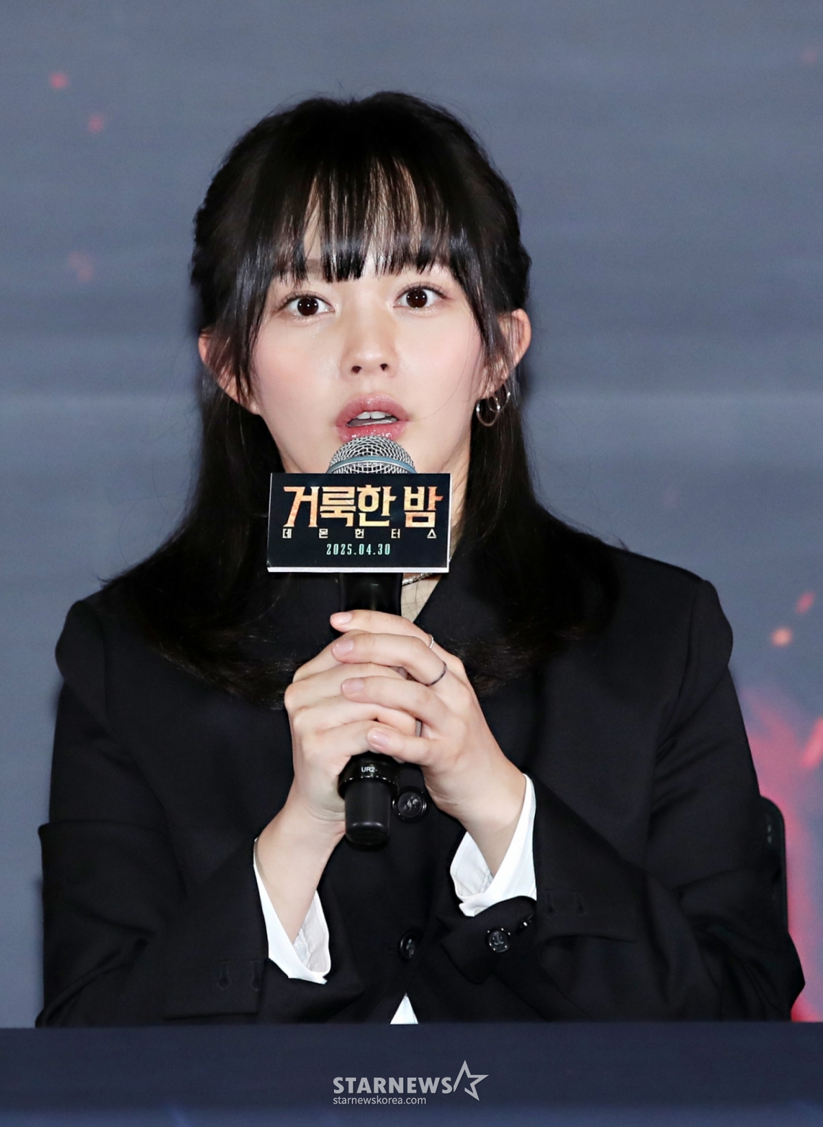 배우 정지소가 21일 서울 송파구 롯데시네마 월드타워에서 진행된 영화 '거룩한 밤: 데몬 헌터스(감독 임대희)' 언론시사회에서 질의응답을 하고 있다. /사진=김휘선 hwijpg@