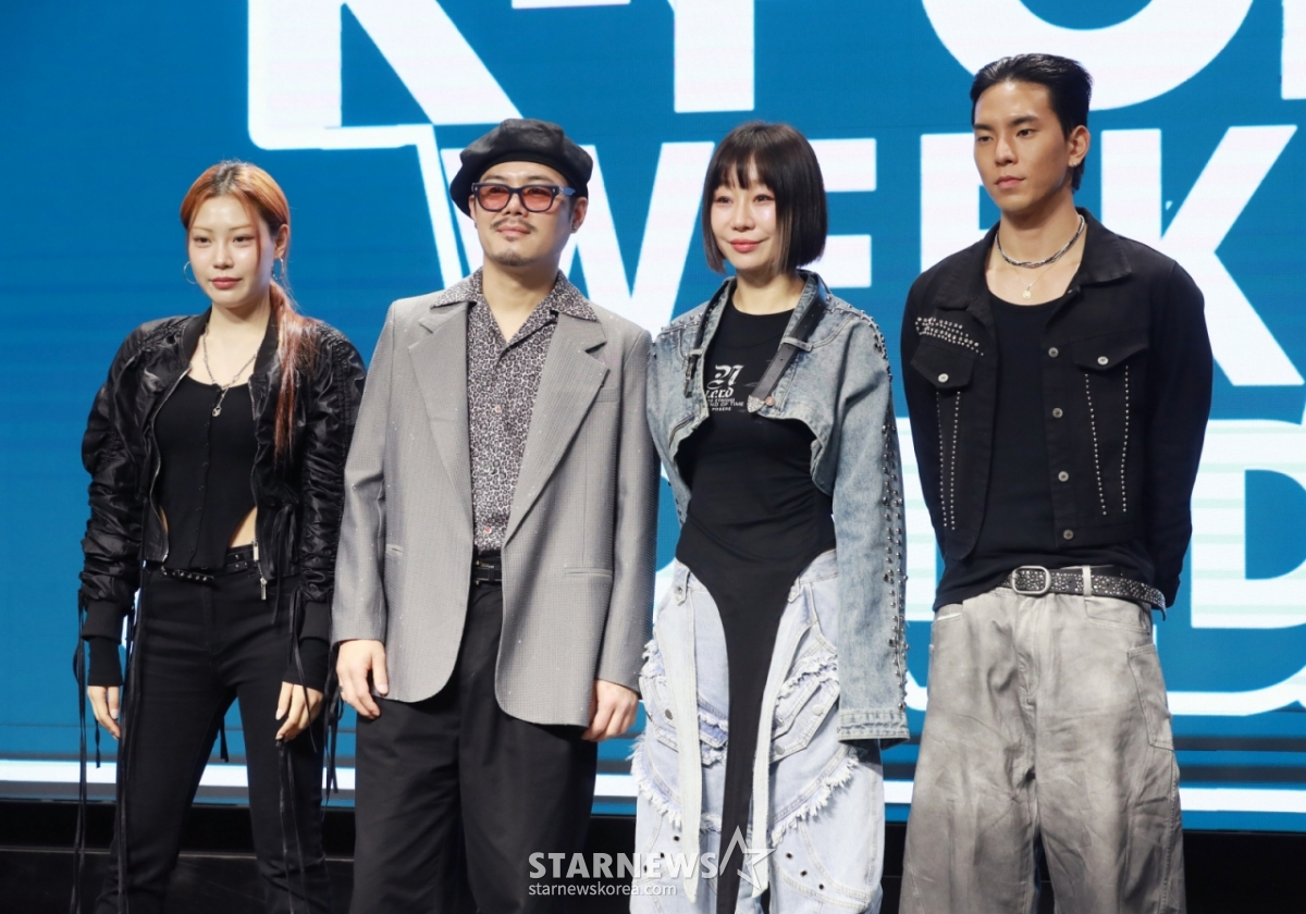 그룹 군조크루가 23일 오후 서울 마포구 H-STAGE에서 진행된 'K팝 위크 인 홍대' 개최 기자간담회에 참석해 포즈를 취하고 있다. ‘더 가까이, 더 진심으로’라는 슬로건 아래 대형 공연장 위주의 K팝 시장에 소극장 기반 라이브 공연 문화를 확산시키겠다는 취지로 마련된 'K팝 위크 인 홍대'는 엠블랙 양승호, CLC 예은, 틴탑 천지, 루네이트, 남태현 등 다양한 아티스트들이 5월 3일, 10일 11일에 홍대 일대 여러 소극장에서 공연을 선보인다. /2025.04.23 /사진=이동훈 photoguy@