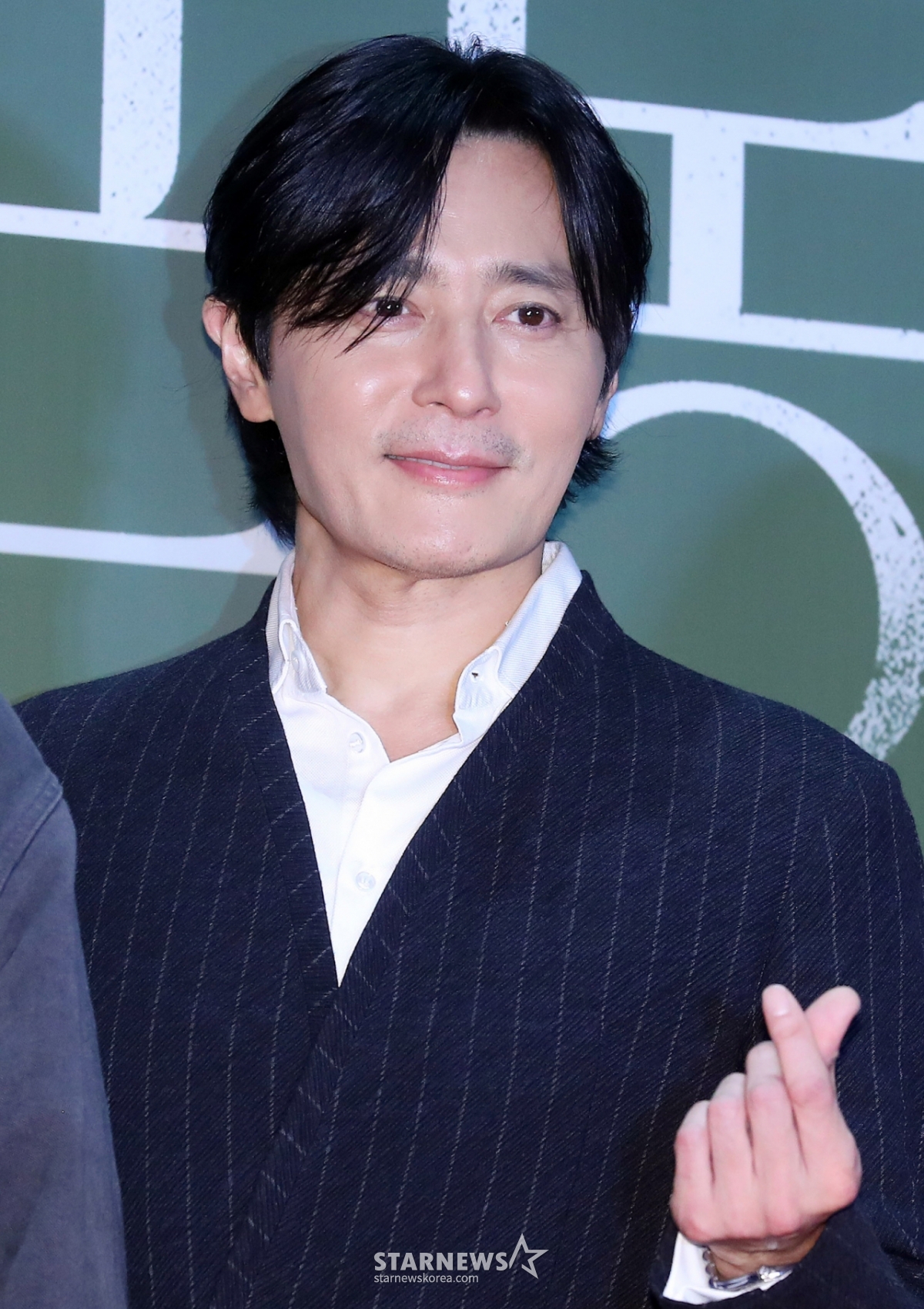 배우 장동건이 7일 오후 서울 강남구 삼성동 메가박스 코엑스에서 진행된 영화 '보통의 가족' VIP 시사회에 참석해 포즈를 취하고 있다. '보통의 가족'은 각자의 신념을 가지고 살아가던 네 사람이 아이들의 범죄현장이 담긴 CCTV를 보게 되면서 모든 것이 무너져가는 모습을 담은 웰메이드 서스펜스. 오는 16일 개봉. 2024.10.07 /사진=김창현