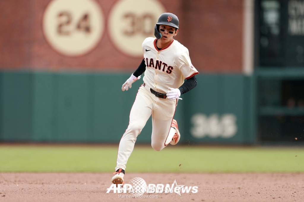 샌프란시스코 자이언츠 외야수 이정후의 25일(한국 시각) 경기 모습. /AFPBBNews=뉴스1