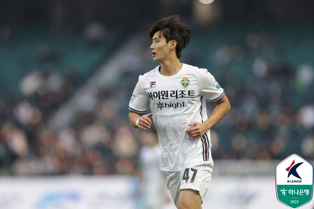 경기에 집중하는 신민하. /사진=한국프로축구연맹 제공