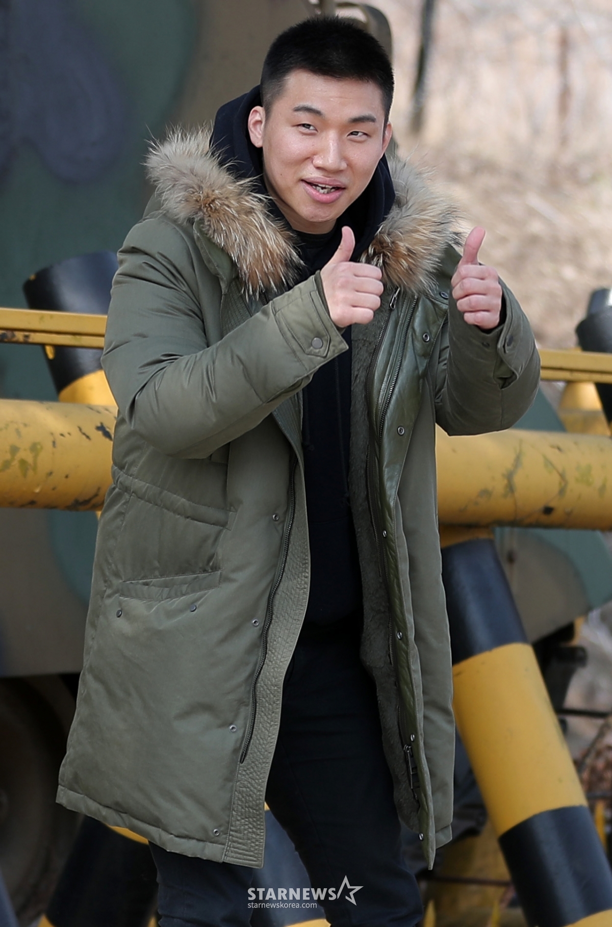 그룹 빅뱅 대성이 13일 오후 강원도 화천군 27사단 이기자 부대 신병교육대에 입소하고 있다. /사진=김창현 기자 chmt@