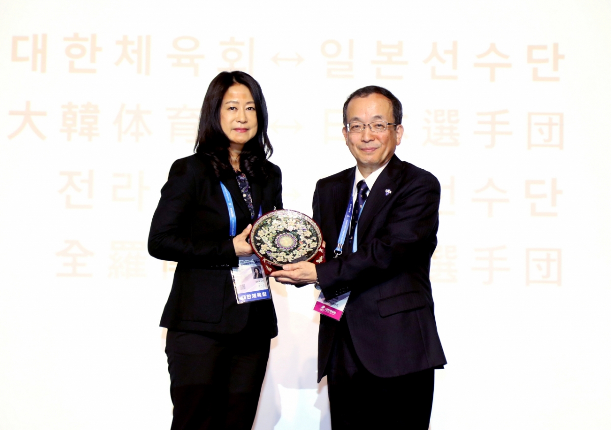 제29회 한일생활체육교류 환영연에 참석한 김나미(왼쪽) 대한체육회 사무총장. /사진=대한체육회 제공