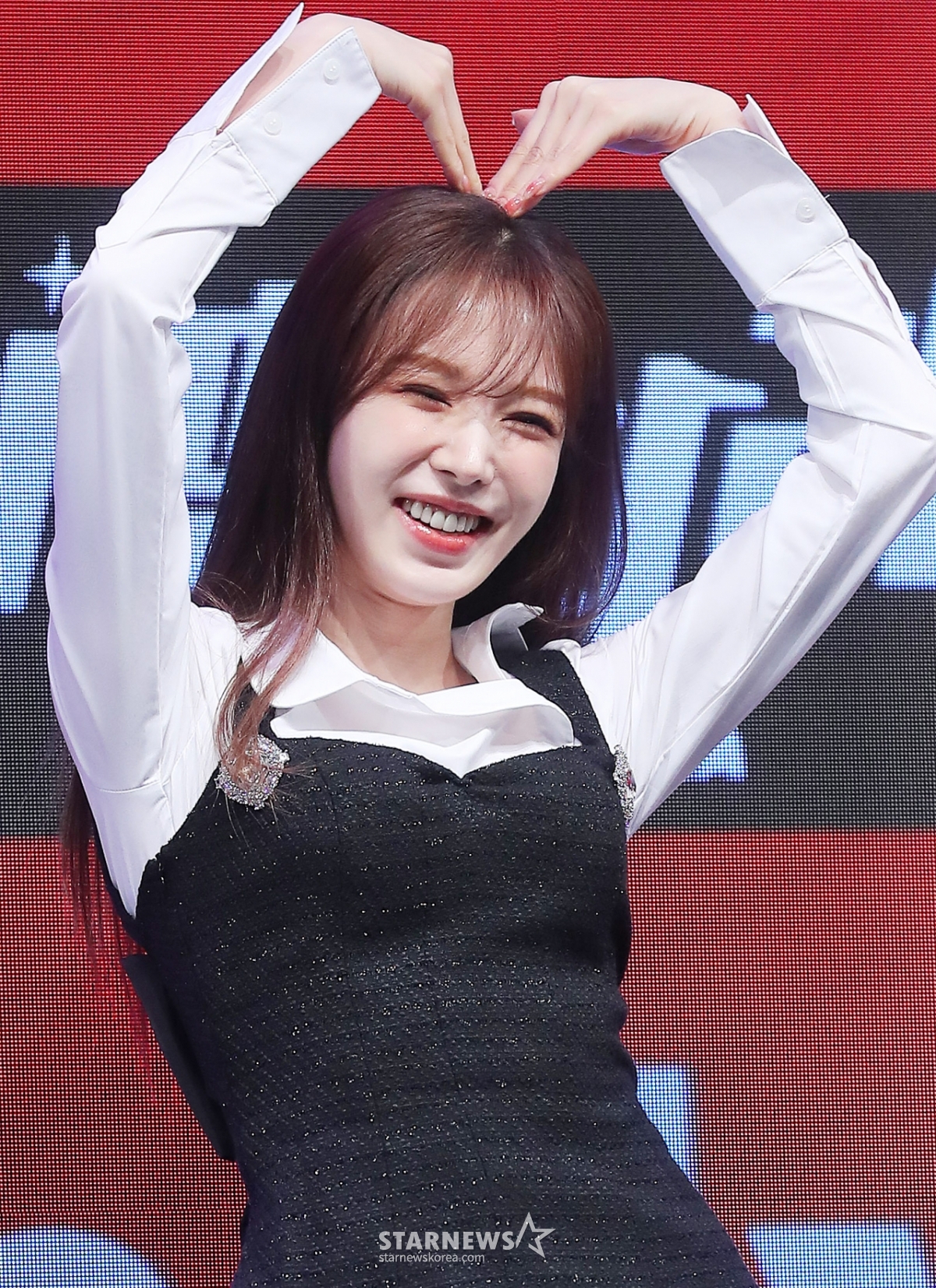 가수 웬디가 31일 오후 서울 영등포구 여의도동 KBS 아트홀에서 진행된 KBS 2TV 예능 '더 딴따라' 제작발표회에 참석해 포즈를 취하고 있다. '더 딴따라'는 노래, 춤, 연기, 예능 다 되는 딴따라 찾기 프로젝트로 원조 딴따라 박진영이 KBS와 손을 잡고 선보이는 새로운 버라이어티 오디션 프로그램. 11월 3일 첫 방송. 2024.10.31 /사진=김창현 chmt@
