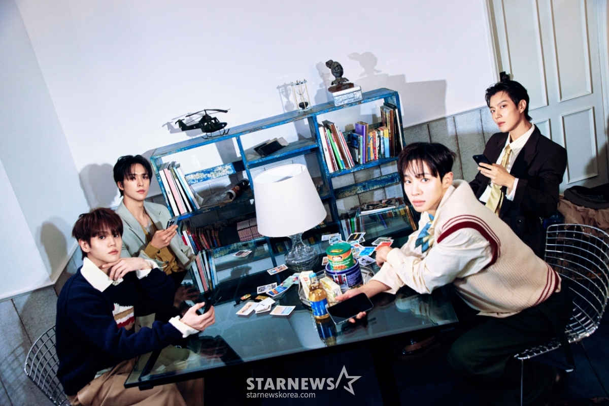 그룹 하이라이트가 28일 여섯 번째 미니앨범 '프롬 리얼 투 서리얼(From Real to Surreal)' 발매 기념 온라인 기자간담회를 위해 포즈를 취하고 있다. /사진제공=어란운드어스 2025.04.28 /사진=김휘선 hwijpg@