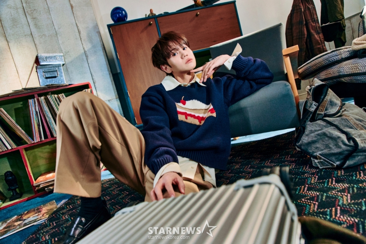 그룹 하이라이트 양요섭이 28일 여섯 번째 미니앨범 '프롬 리얼 투 서리얼(From Real to Surreal)' 발매 기념 온라인 기자간담회를 위해 포즈를 취하고 있다. /사진제공=어란운드어스 2025.04.28 /사진=김휘선 hwijpg@