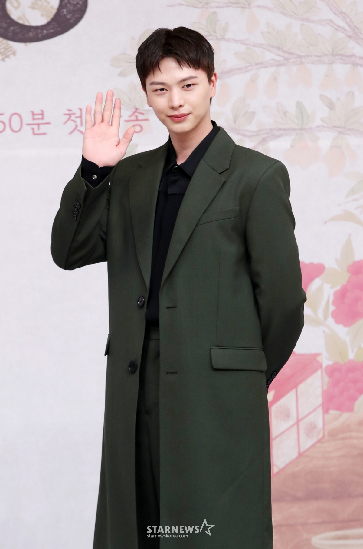 배우 육성재가 17일 오후 서울 양천구 목동 SBS 사옥에서 진행된 SBS 새 금토드라마 ‘귀궁’ 제작발표회에서 포즈를 취하고 있다. /2025.04.17 /사진=김휘선 hwijpg@