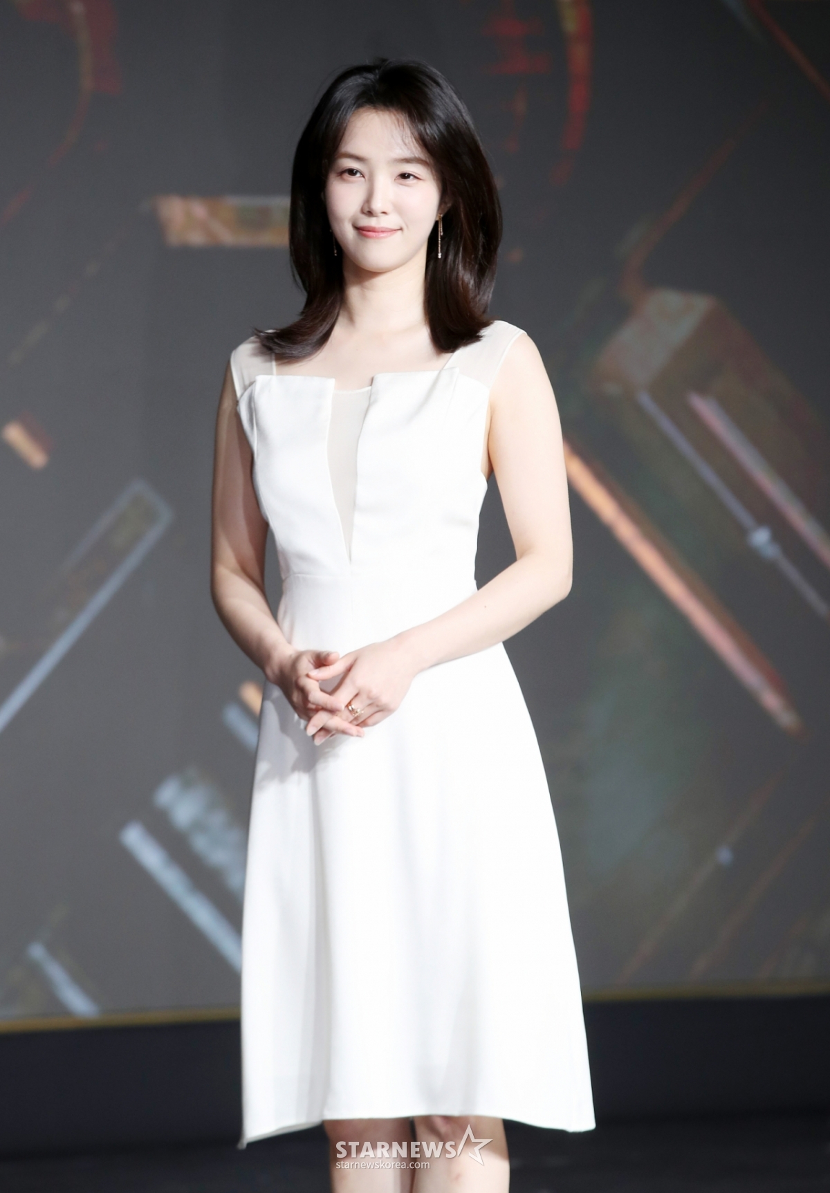 강지영 아나운서가 29일 오전 서울 마포구 호텔나루에서 열린 넷플릭스 '데블스 플랜: 데스룸' 제작발표회에 참석해 포즈를 취하고 있다. 정종연 PD가 연출하는 '데블스 플랜: 데스룸'은 다양한 직업군의 플레이어가 7일간 합숙하며 최고의 브레인을 가리는 두뇌 서바이벌 게임으로 오는 5월 6일 공개된다. /2025.04.29 /사진=김휘선 hwijpg@