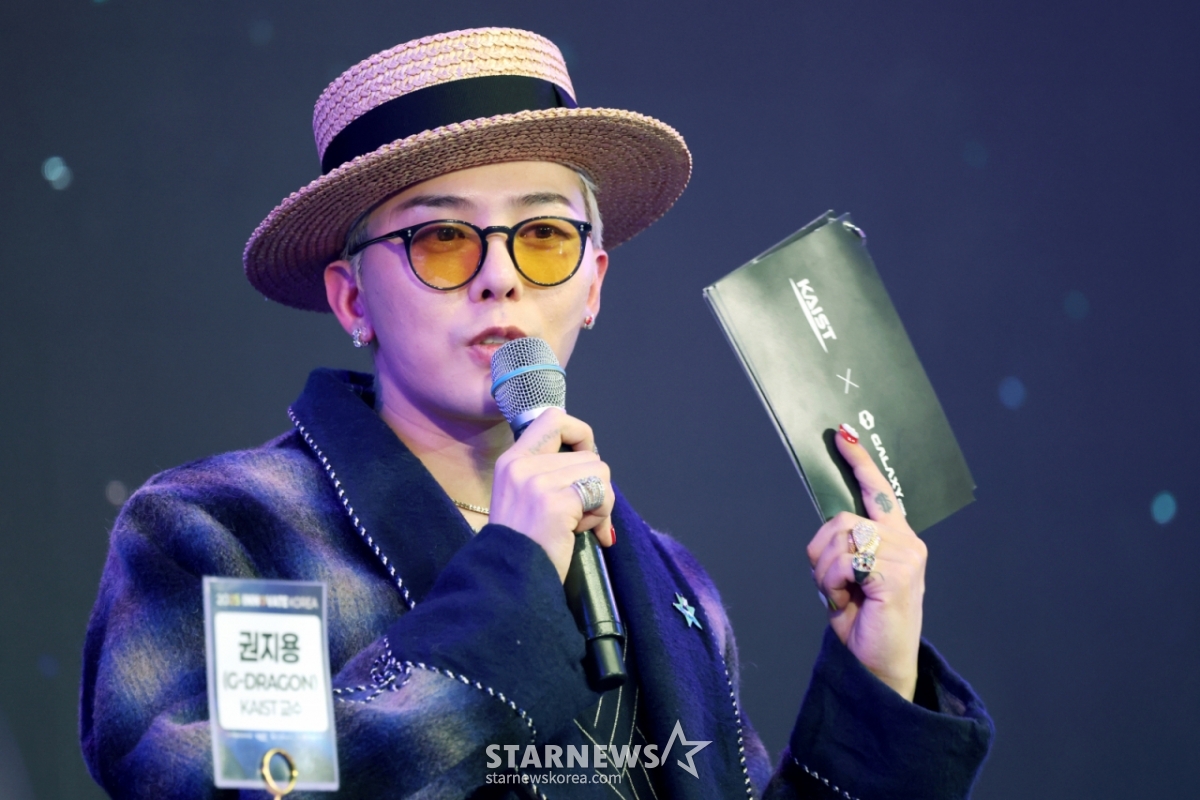 (대전=뉴스1) 권현진 기자 = 빅뱅 지드래곤(GD, 본명 권지용)이 9일 오후 대전 유성구 카이스트 본원 류근철 스포츠 컴플렉스에서 열린 '이노베이트 코리아 2025' 스페셜 토크쇼에서 인사말을 하고 있다. 2025.4.9/뉴스1 Copyright © 뉴스1. All rights reserved. 무단 전재 및 재배포, AI학습 이용 금지. /사진=(대전=뉴스1) 권현진 기자