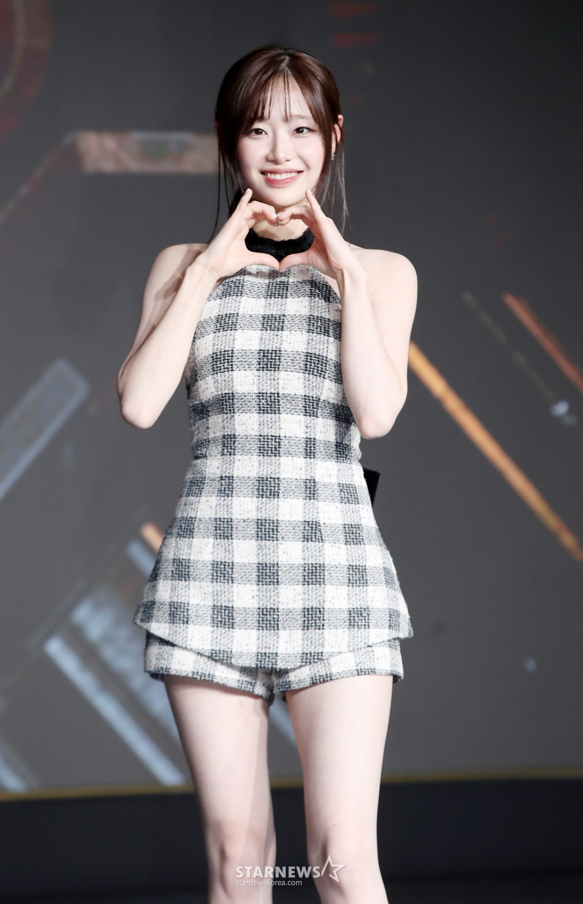 가수 츄가 29일 오전 서울 마포구 호텔나루에서 열린 넷플릭스 '데블스 플랜: 데스룸' 제작발표회에 참석해 포즈를 취하고 있다. 정종연 PD가 연출하는 '데블스 플랜: 데스룸'은 다양한 직업군의 플레이어가 7일간 합숙하며 최고의 브레인을 가리는 두뇌 서바이벌 게임으로 오는 5월 6일 공개된다. /2025.04.29 /사진=김휘선 hwijpg@