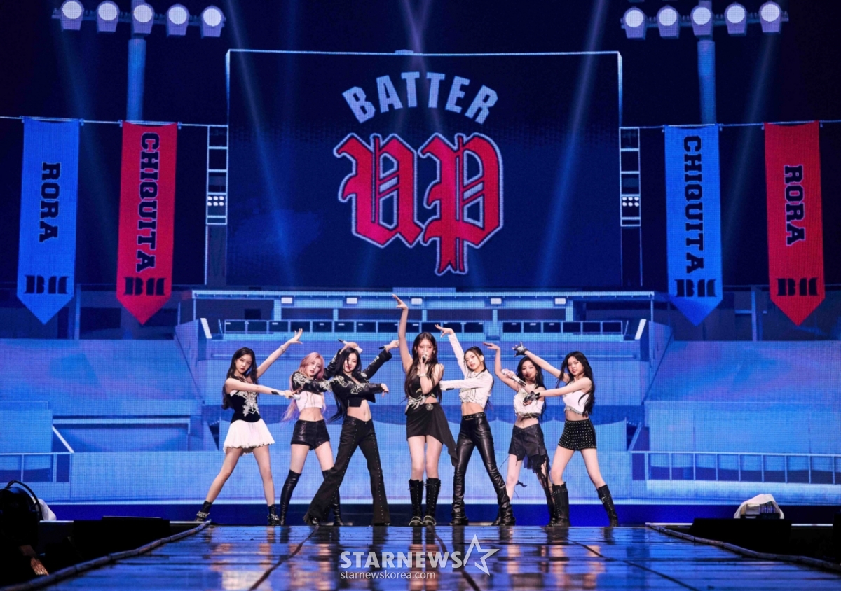 걸그룹 베이비몬스터가 26일 오후 서울 송파구 올림픽공원 KSPO DOME에서 열린 '2025 BABYMONSTER 1st WORLD TOUR IN SEOUL'에서 멋진 무대를 선보이고 있다. 베이비몬스터는 이번 공연을 통해 공식 데뷔 채 1년이 되지 않았음에도 'K팝 공연의 성지'로 통하는 KSPO DOME에 입성하게 됐다. / 사진제공=YG엔터테인먼트 /사진=김창현 chmt@