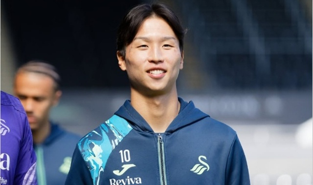 엄지성. /사진=스완지시티 SNS