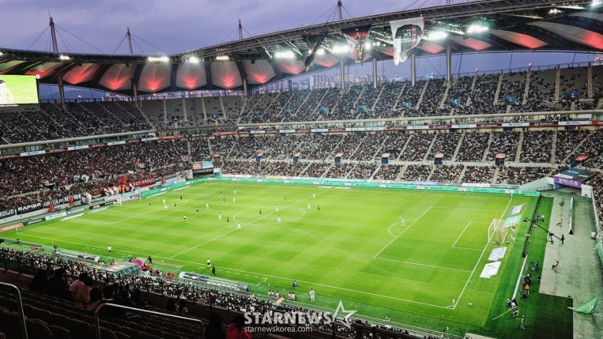 지난 3일 서울월드컵경기장에서 열린 전북 현대와 FC서울의 '하나은행 K리그1 2025' 11라운드에 관중 4만 8008명이 입장했다. /사진=박재호 기자