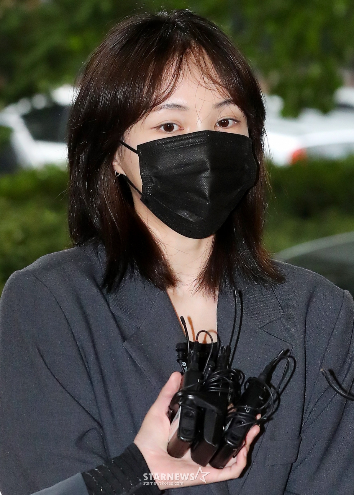 마약류 관리에 관한 법률 위반(향정) 혐의를 받고 있는 방송인 서민재가 19일 오전 서울 마포구 서부지방법원에서 진행된 첫 공판 기일에 출석하고 있다. 서민재와 남태현은 지난해 8월 마약 파문에 휘말렸다. 당시 채널A 예능프로그램 '하트시그널3' 출연자였던 서민재가 SNS를 통해 남태현과의 필로폰 투약을 폭로했던 것. 이에 경찰은 지난해 9월 서민재와 남태현의 소변과 모발을 채취해 국립과학수사연구원(국과수) 감정을 의뢰했다. 검사 결과 필로폰 양성 반응 결과가 나온 것으로 전해졌다. 2023.10.19 /사진=김창현