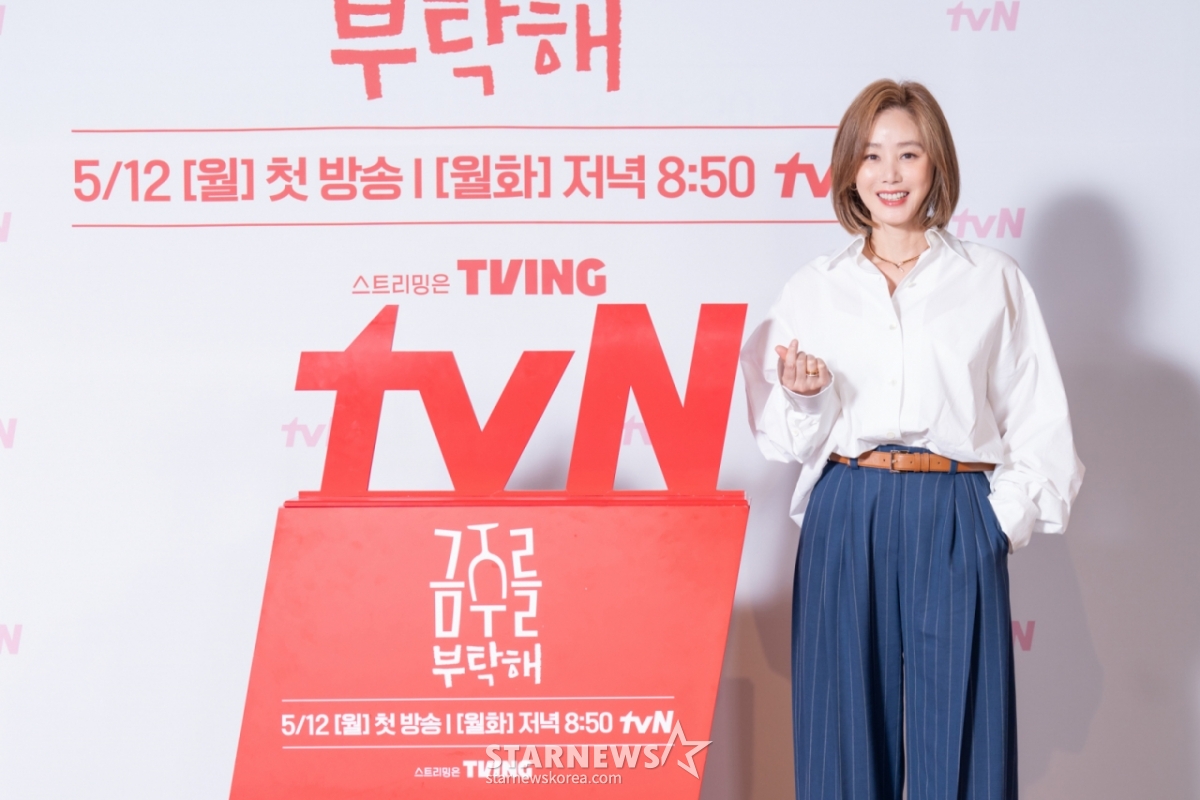 배우 김성령이 7일 오후 온라인으로 진행된 tvN 월화드라마 '금주를 부탁해' 제작발표회에 참석해 포즈를 취하고 있다. /사진제공=CJENM 2025.05.07 /사진=이동훈 photoguy@