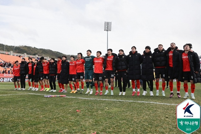 강원FC 선수단. /사진=한국프로축구연맹 제공