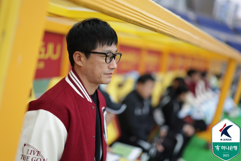 5일 경기를 앞둔 이정효 감독의 모습. /사진=한국프로축구연맹 제공