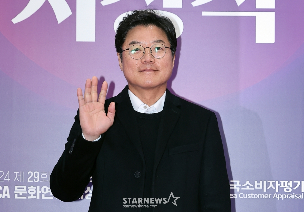 (서울=뉴스1) 김진환 기자 = 나영석 PD가 28일 오후 서울 강남구 역삼동 한국과학기술회관에서 열린 '제29회 소비자의 날 KCA 문화연예 시상식'에 참석해 포즈를 취하고 있다. 2024.11.28/뉴스1 Copyright © 뉴스1. All rights reserved. 무단 전재 및 재배포, AI학습 이용 금지. /사진=(서울=뉴스1) 김진환 기자