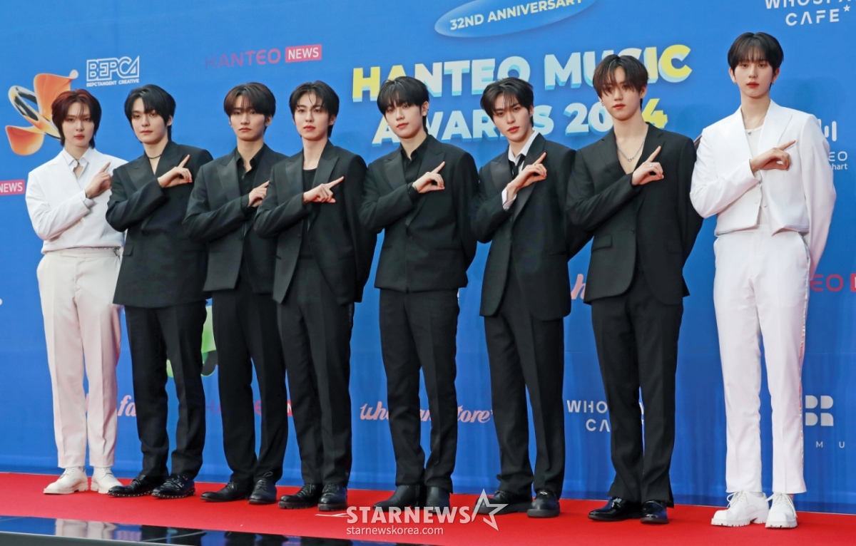 그룹 이펙스가 15일 오후 서울 중구 장충체육관에서 진행된 '한터뮤직어워즈 2024' 레드카펫행사에 참석해 포즈를 취하고 있다. /2025.02.15 /사진=이동훈 photoguy@